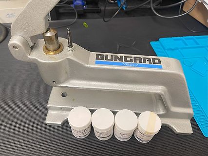 Bungard Werkzeug und Behälter mit Material