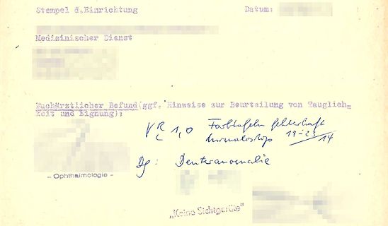 Medizinisches Formular mit handschriftlichen Notizen
