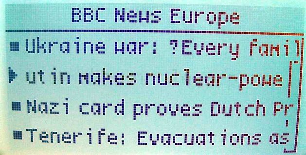 Pixeliges Display mit BBC News Schlagzeilen