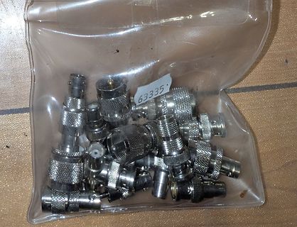 BNC-Stecker in einer Plastiktüte