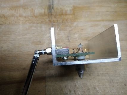 Elektronikbauteile in einem Aluminiumprofil
