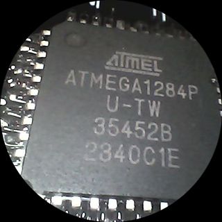 Nahaufnahme eines ATmega1284P Mikrocontrollers