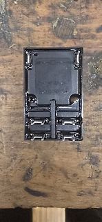 Schaltermodul auf Holzuntergrund