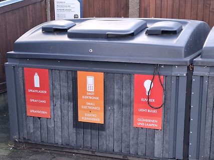 Müllcontainer für Spraydosen, Elektronik und Glühbirnen