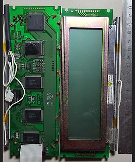 Grüne Leiterplatte mit LCD-Display und Toshiba-Chips