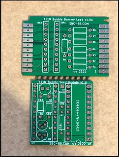 Zwei grüne Leiterplatten (Bubble Dummy Load und Seed Module)