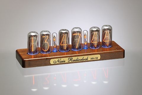 Nixie-Uhr mit INH-18 Röhren auf Holzsockel