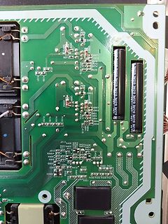 Foto einer Leiterplatte mit elektronischen Bauteilen
