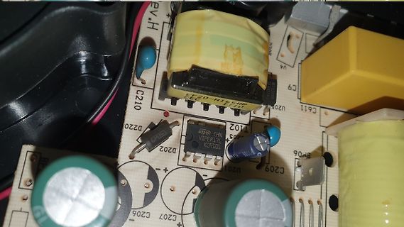 Nahaufnahme einer Leiterplatte mit elektronischen Bauteilen