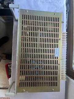 Gehäuse eines elektronischen Geräts mit Lüftungsschlitzen