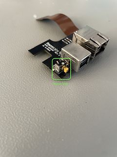 Leiterplatte mit USB-Anschlüssen und Reset-Taste
