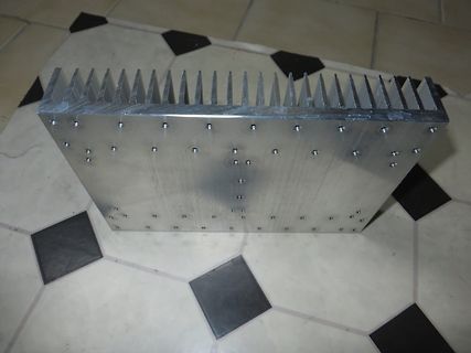 Aluminium-Kühlkörper mit Kühlrippen