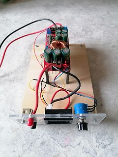 Aufbau eines DC-DC Wandlers auf Holzbrett