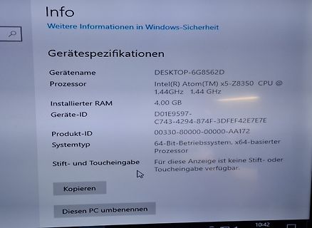 Foto eines Computerbildschirms mit Windows-Systeminformationen