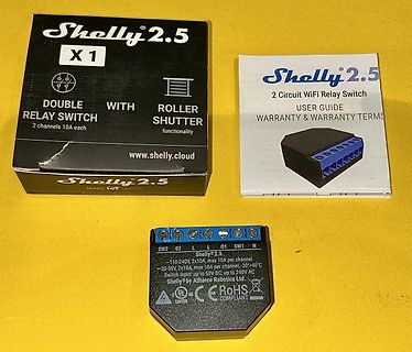 Shelly 2.5 WiFi Relay Switch Verpackung und Gerät