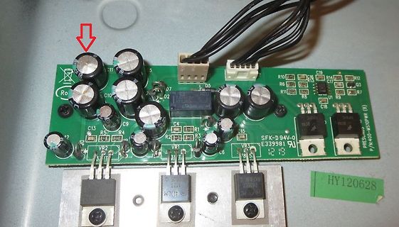 Leiterplatte mit Elektrolytkondensatoren und Leistungshalbleitern