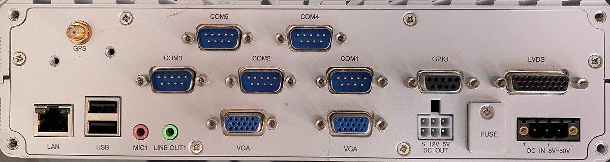 Rückansicht der Anschlüsse eines Industrie-PCs