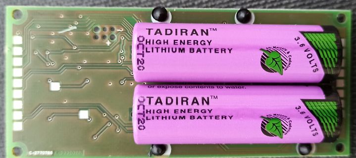 Zwei Tadiran Lithium-Batterien auf Leiterplatte