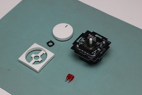 Einzelteile eines Dimmer-Moduls