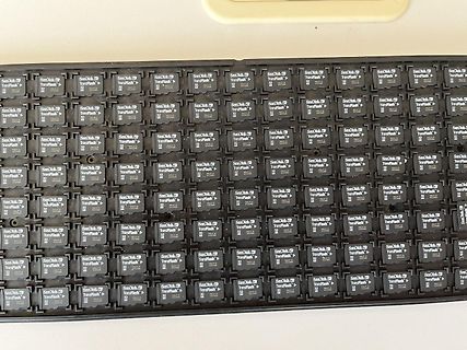 Viele SanDisk Ultra Flash USB-Sticks