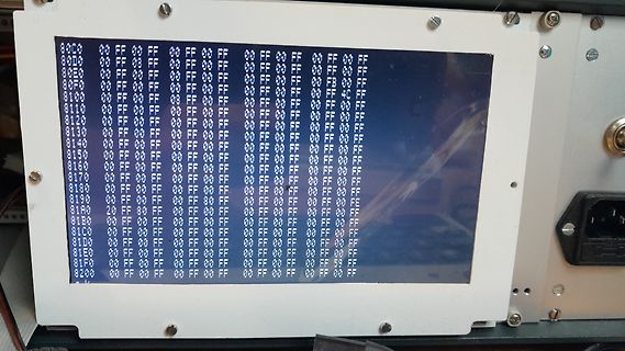 Abfotografiertes Display mit Hexadezimalwerten