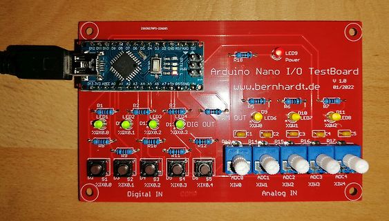 Arduino Nano I/O TestBoard auf Holzuntergrund
