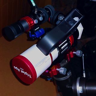 Astronomisches Teleskop mit Zubehör