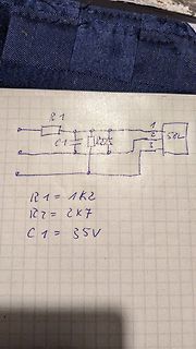 Handgezeichneter Schaltplan auf Karopapier