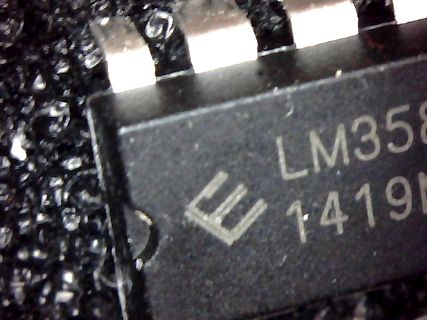 Nahaufnahme eines LM358 Operationsverstärkers