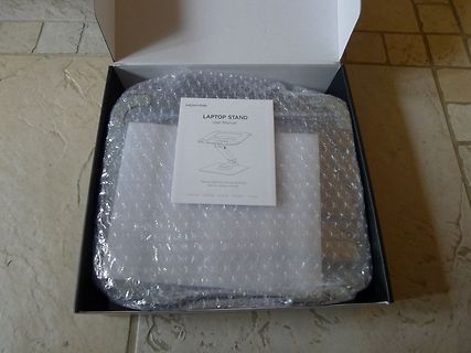 Laptop Stand im Karton mit Bedienungsanleitung