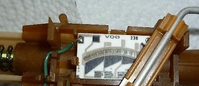 Nahaufnahme eines elektronischen Bauteils mit VDO Beschriftung