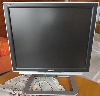ViewSonic Monitor auf Tisch