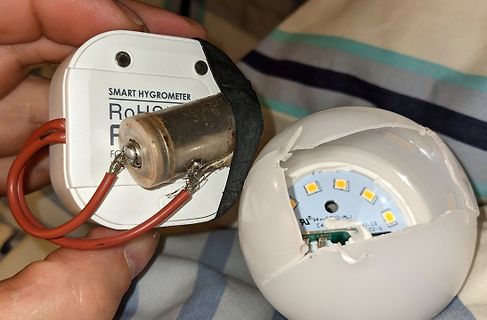 Zerlegtes Smart Hygrometer und LED-Leuchtmittel