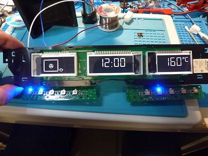 Elektronik-Display mit Temperaturanzeige und Leiterplatten