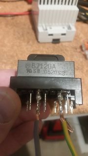 Elektronisches Bauteil mit Typenbezeichnung