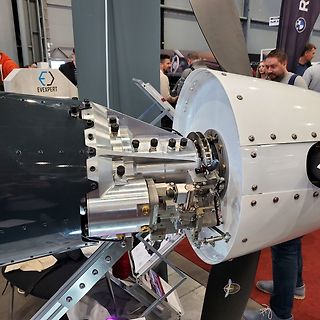 Nahaufnahme eines Triebwerks oder mechanischen Bauteils