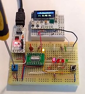 Aufbau auf Breadboard mit Display und LEDs