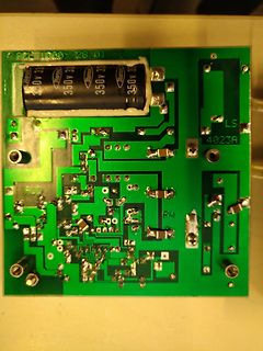 Foto einer Leiterplatte mit Elektrolytkondensator