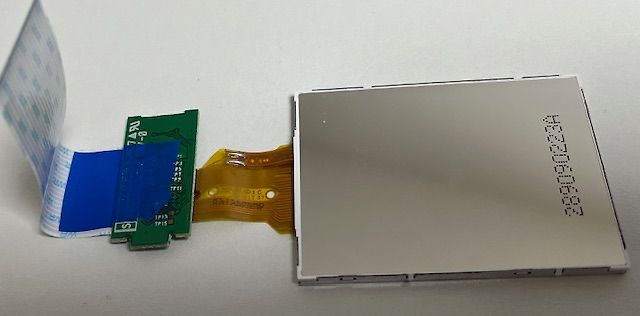 Display mit Flachbandkabel und Leiterplatte