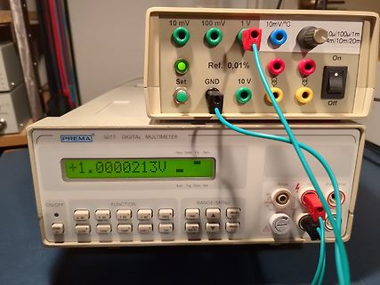 Digitalmultimeter und Präzisionsspannungsquelle