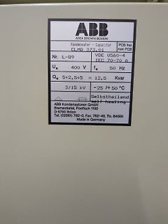 Typenschild eines ABB Kondensators