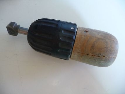 Schraubendreher mit Holzgriff