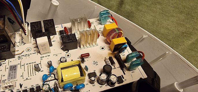 Bestückte Leiterplatte eines Netzteils