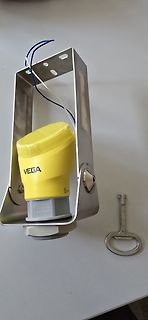 VEGA Sensor in Metallhalterung