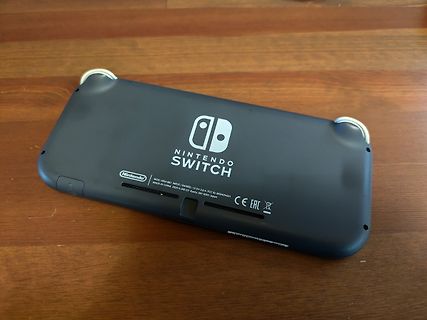 Rückseite einer Nintendo Switch Konsole