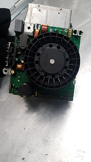 Leiterplatte mit Lüfter und elektronischen Bauteilen