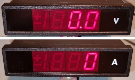 Digitales Display für Spannung und Stromstärke