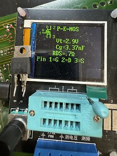 Messaufbau mit LCD-Display und Leiterplatte