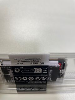 Aufkleber auf einem elektronischen Bauteil