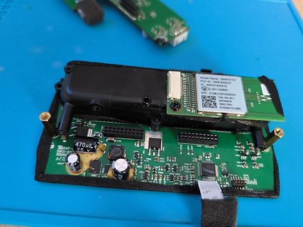 Leiterplatte mit Funkmodul und Elektrolytkondensator